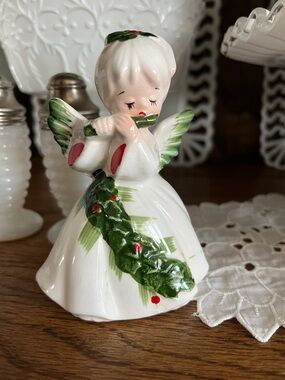 Vintage Lefton Angel with Holly and Berries,  4" tall - #6394